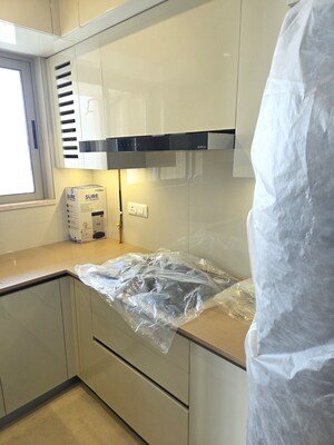 Furnished Amenities in 3 BHK Apartment at Hiranandani Highland, Powai – for Rent