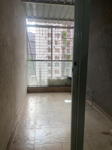 Room in 2 BHK Apartment at Kohinoor Tinsel Town, Hinjewadi – for Rent