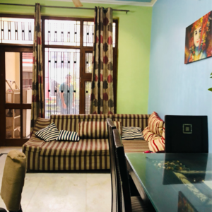 Living Room in 1.5 BHK Villa at Sector 23 – for Rent