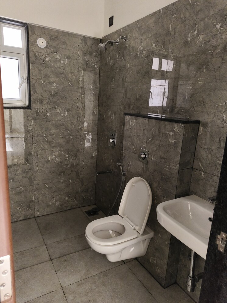 Bathroom, vtp-beaumonde 2 Bedroom 805 Sq.Ft. Apartment In Kharadi Pune 9241750