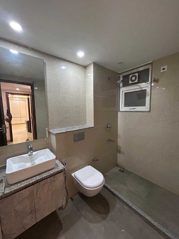 Bathroom, sas-tower 3 Bedroom 1250 Sq.Ft. Builder Floor In Sector 38 Gurgaon 9241932