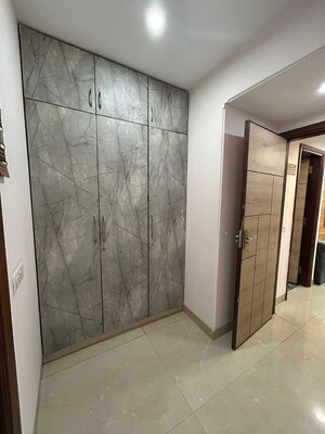 Room in 3 BHK Builder Floor at SAS Tower, Sector 38 – for Rent