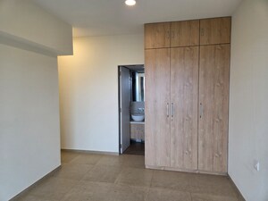 Room in 2 BHK Apartment at Kanakia Silicon Valley, Powai – for Rent