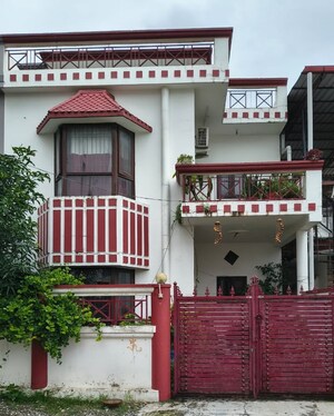 4 BHK Independent House For Sale in JakhaN-Rajpur Road