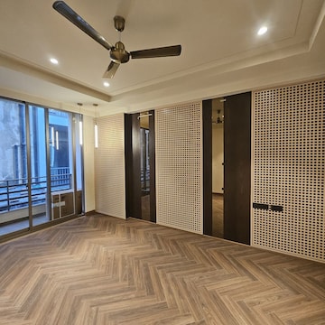 Room in 3 BHK Builder Floor at Malcha Marg – for Sale