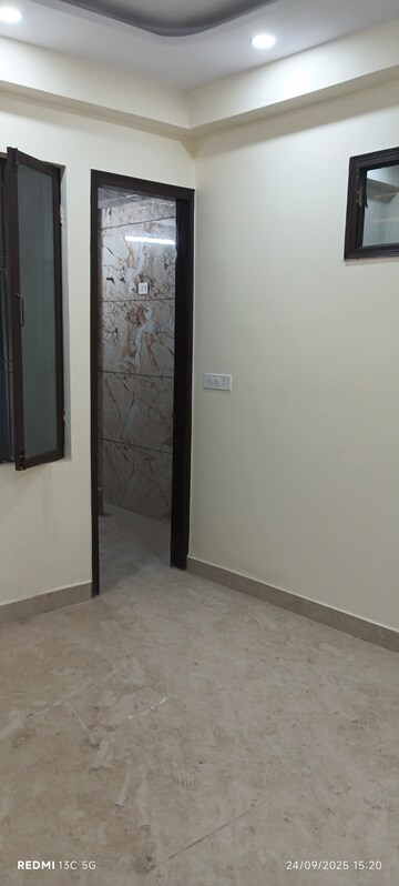 Room in 2.5 BHK Builder Floor at Shalimar Garden – for Sale