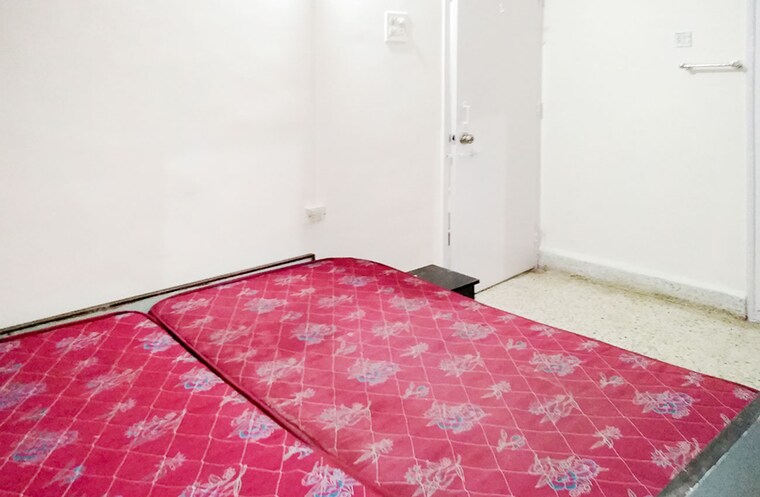 Room, thane west Pg For Girls In Thane West 9242101