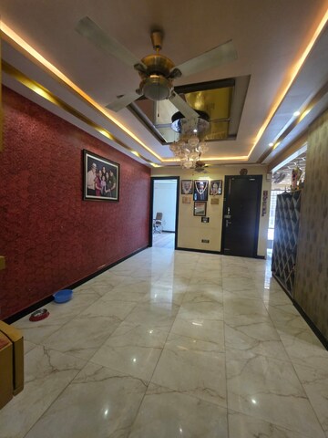 Room in 4 BHK Builder Floor at Vastu Apartments, Sector 55 – for Sale