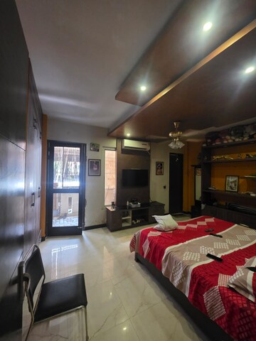 Bedroom in 4 BHK Builder Floor at Vastu Apartments, Sector 55 – for Sale