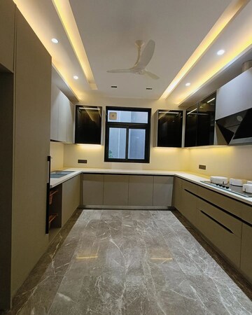 Kitchen in 4 BHK Builder Floor at Unitech South City 1, South City 1 – for Rent