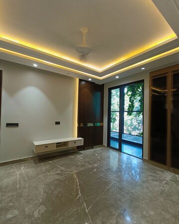 Room in 4 BHK Builder Floor at Unitech South City 1, South City 1 – for Rent