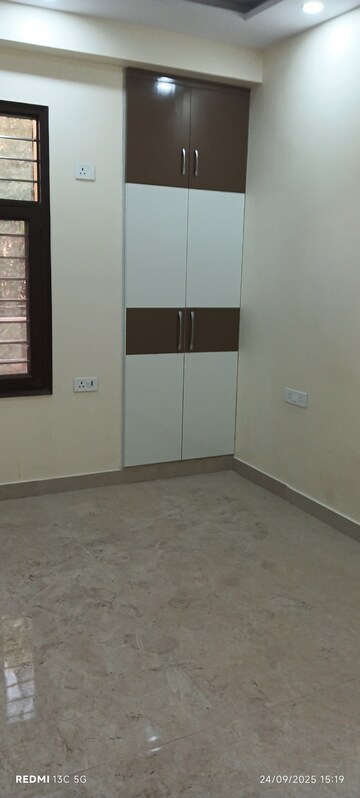 Room in 3.5 BHK Builder Floor at Shalimar Garden – for Sale