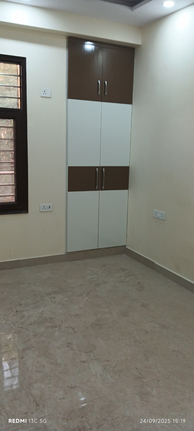 Room, shalimar garden 3.5 Bedroom 1250 Sq.Ft. Builder Floor In Shalimar Garden Ghaziabad 9242136