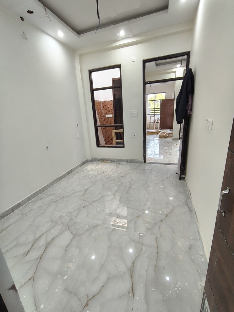 Room, jankipuram extension 3 Bedroom 900 Sq.Ft. Independent House In Jankipuram Extension Lucknow 9242174