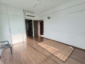 Room in 3 BHK Apartment at M3M Escala, Sector 70a – for Rent