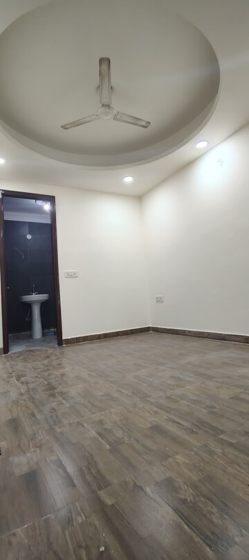 Room in 3 BHK Independent House at Rajpur Khurd Extension – for Rent