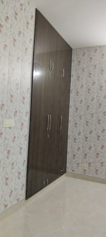 Furnished Amenities in 3 BHK Builder Floor at BPTP Park 81, Sector 81 – for Rent