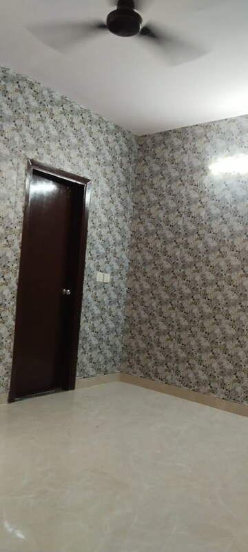 Furnished Amenities in 3 BHK Builder Floor at BPTP Park 81, Sector 81 – for Rent