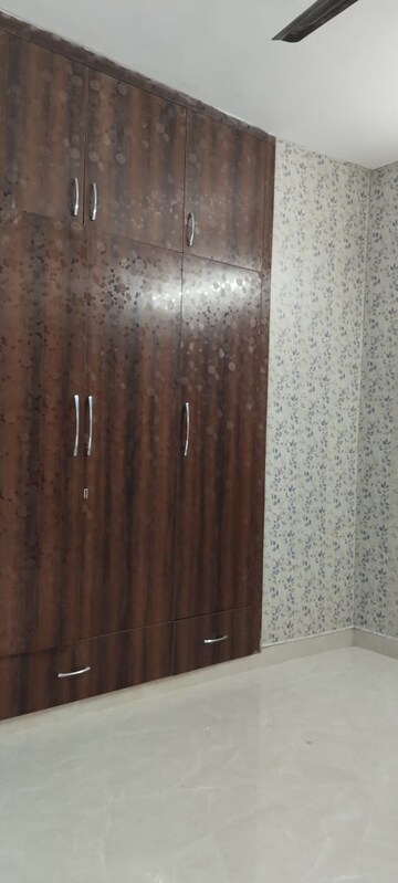 Building Lobby in 3 BHK Builder Floor at BPTP Park 81, Sector 81 – for Rent