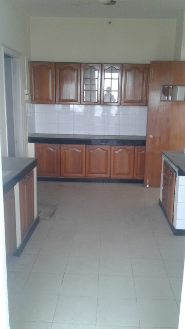 Kitchen in 3.5 BHK Apartment at DLF Windsor Court, Dlf Phase iv – for Rent