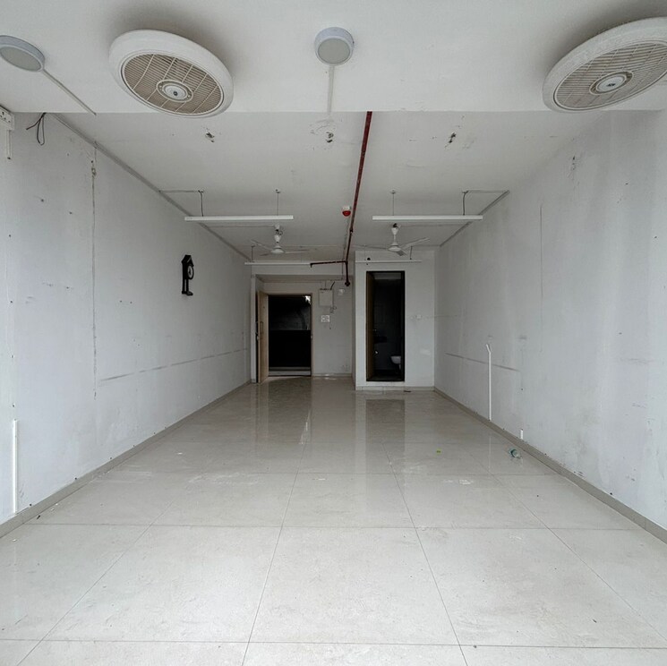 Common Area, pyramid-axis Commercial Office Space in IT/SEZ 600 Sq.Ft. In Veerabhadra Nagar Pune 9242393