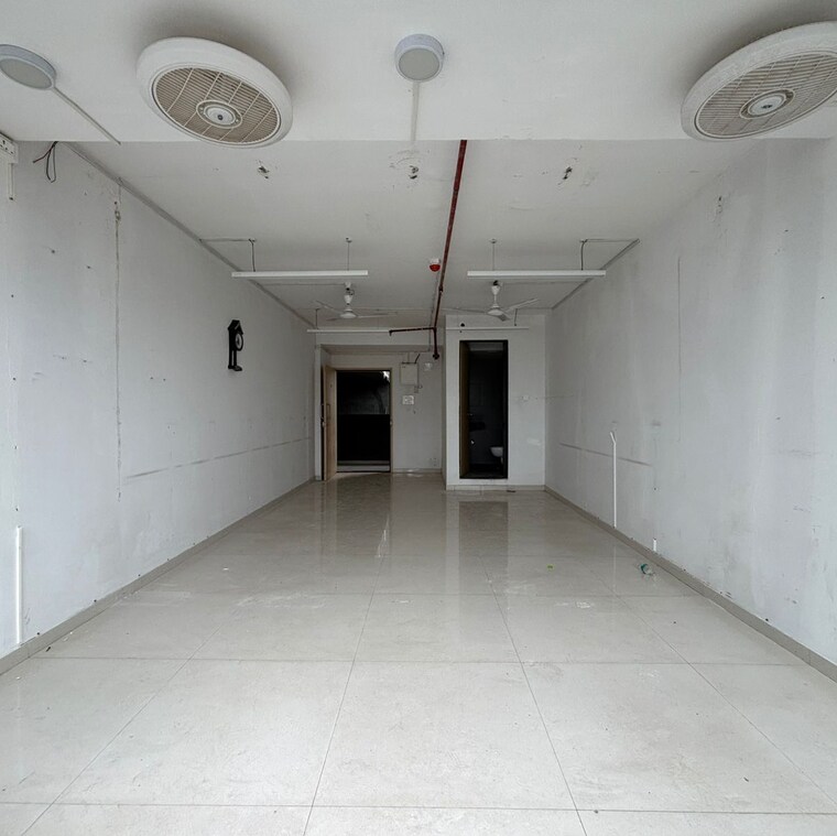 Common Area, pyramid-axis Commercial Office Space in IT/SEZ 600 Sq.Ft. In Veerabhadra Nagar Pune 9242393