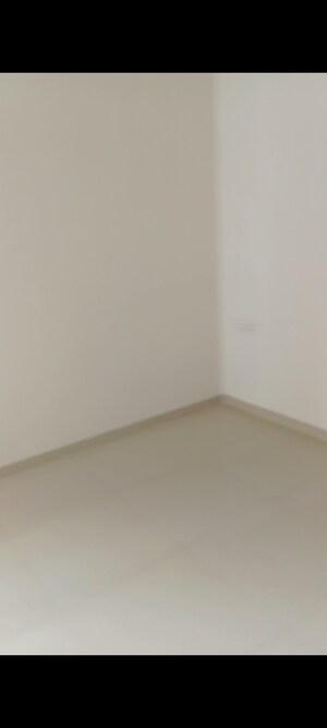 Room in 2 BHK Apartment at Runwal Eirene, Balkum Pada – for Rent