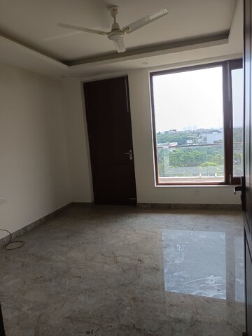 Room in 4 BHK Builder Floor at Neharpar – for Rent