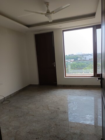 Room in 4 BHK Builder Floor at Neharpar – for Rent