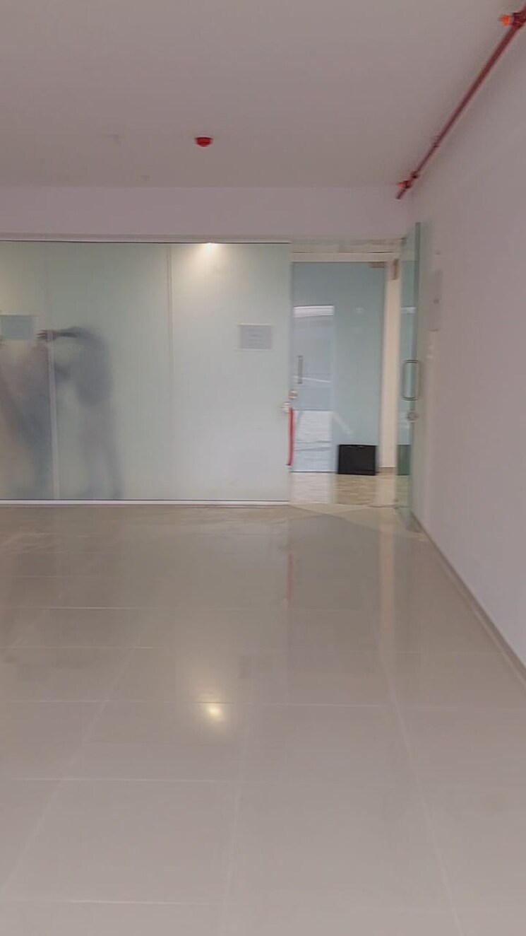 Room, geras-imperium-gateway Commercial Office Space 400 Sq.Ft. In Bhosari Pune 9242501