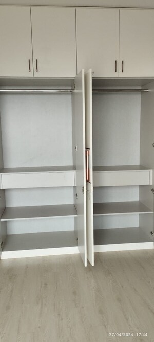 Furnished Amenities in 2 BHK Apartment at M3M Skywalk, Sector 74 – for Rent