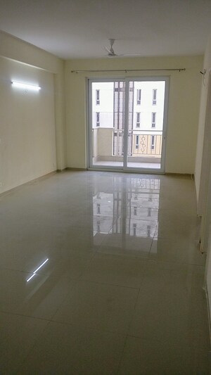 Room in 4 BHK Apartment at Emaar Palm Hills, Sector 77 – for Rent