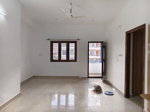Room in 2 BHK Builder Floor at Halasuru – for Rent