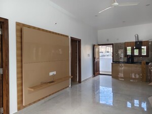 Room in 2 BHK Builder Floor at Halasuru – for Rent