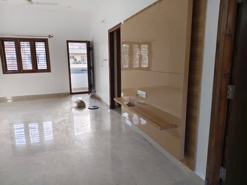 Room in 2 BHK Builder Floor at Halasuru – for Rent