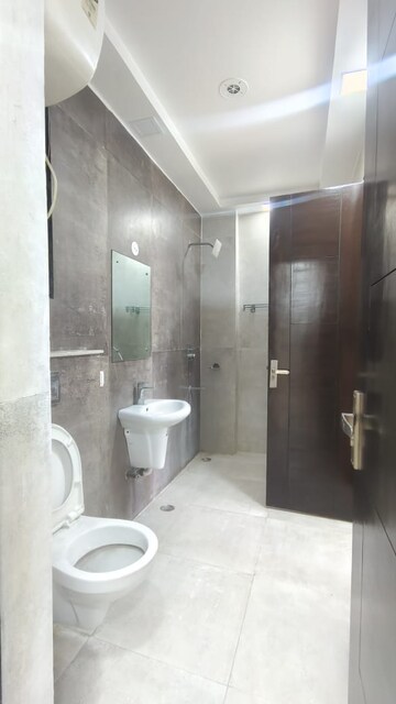Attached Bathroom in 4 BHK Apartment at Palm Residency Chhatarpur, Chattarpur – for Rent
