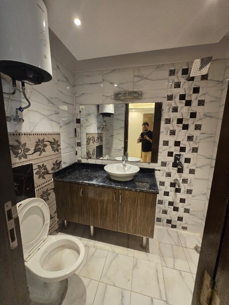 Attached Bathroom, risland-sky-mansion 3 Bedroom 1300 Sq.Ft. Builder Floor In Chattarpur Delhi 9242599