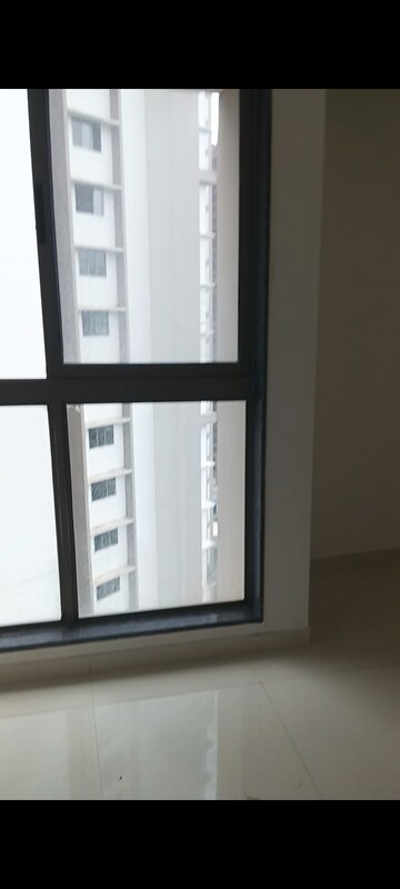Room in 1 BHK Apartment at Runwal Eirene, Balkum Pada – for Rent