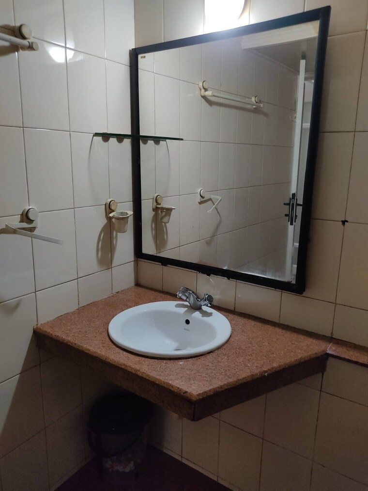 Bathroom, hiranandani-gardens 2 Bedroom 777 Sq.Ft. Apartment In Powai Mumbai 9242602