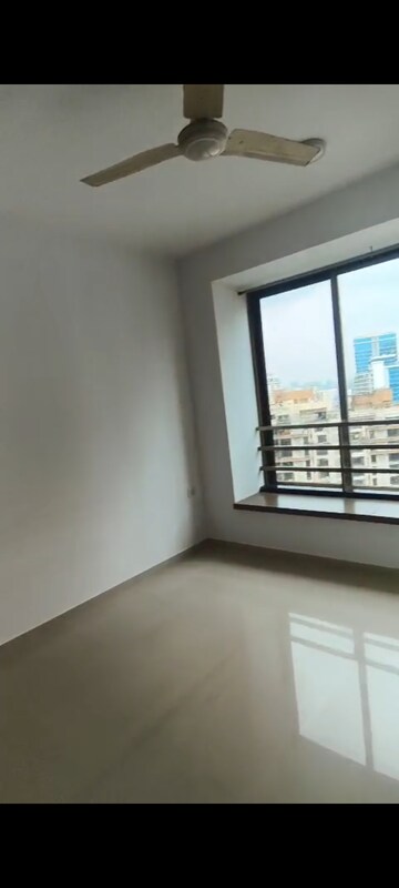 Room in 2.5 BHK Apartment at Oberoi Springs, Andheri West – for Rent