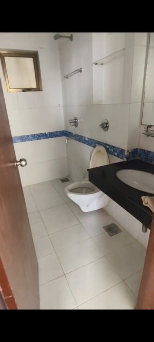 Master Bedroom in 2.5 BHK Apartment at Oberoi Springs, Andheri West – for Rent