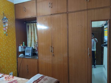 Furnished Amenities in 3 BHK Apartment at Patparganj – for Rent