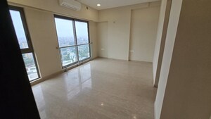 Room in 3 BHK Apartment at Kalpataru Magnus, Bandra East – for Rent