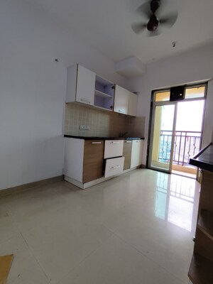 Room in 2 BHK Apartment at Yarrow Yucca Vinca, Chandivali – for Rent