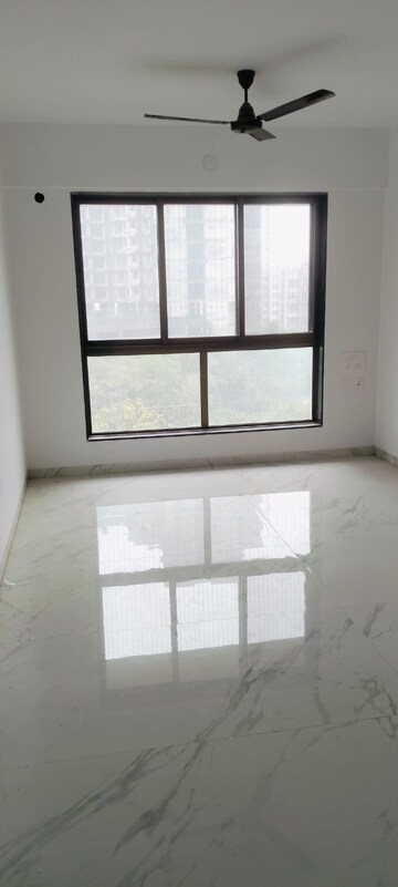 Room in 2 BHK Apartment at Anant Tara, Kandivali West – for Rent