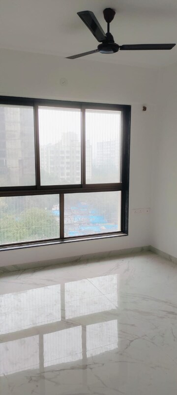 Room in 2 BHK Apartment at Anant Tara, Kandivali West – for Rent