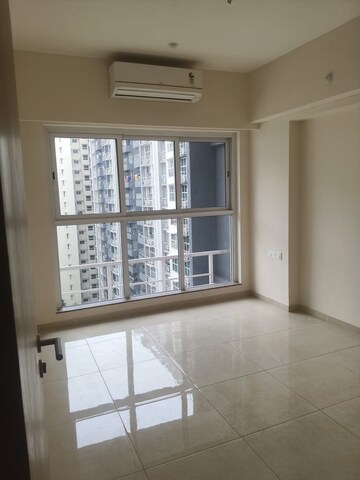 Room in 3 BHK Apartment at LnT Veridian, Powai – for Rent