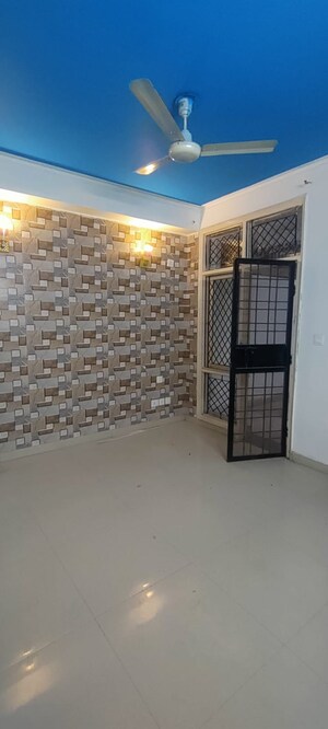 Room in 2 BHK Builder Floor at Sushant Lok 3, Sector 57 – for Rent