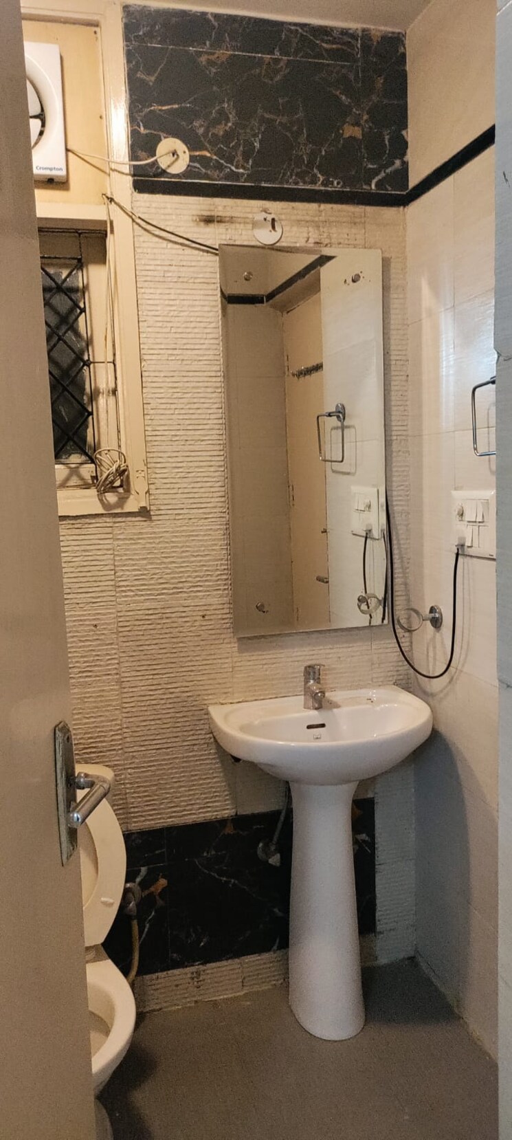 Bathroom, sushant-lok-3 2 Bedroom 1500 Sq.Ft. Builder Floor In Sector 57 Gurgaon 9242763