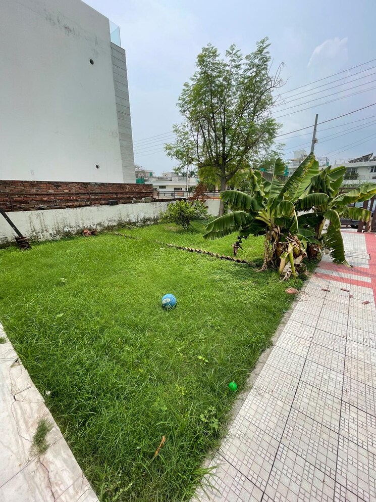 Garden, sector 26 2 Bedroom 1300 Sq.Ft. Independent House In Sector 26 Panchkula 9242709